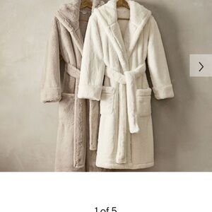 POTTERY BARN Premium Luxury Faux Fur Plush Robe in Ecru